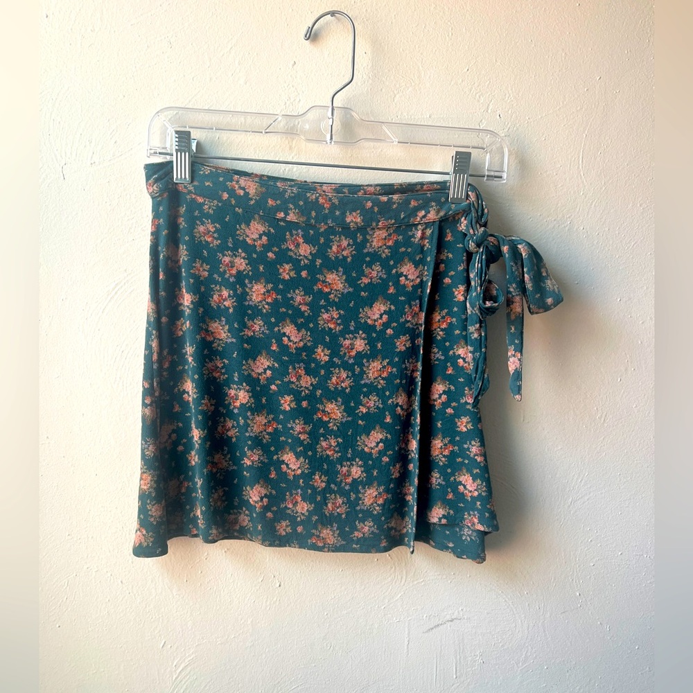 American Eagle Floral Mini Skirt